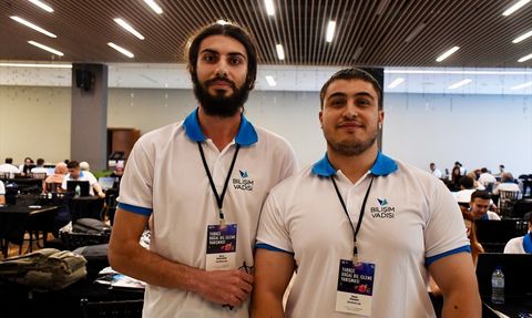 Öğrenciler Yapay Zeka Projeleri ile TEKNOFEST'te Yarışıyor