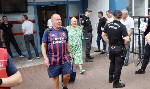 Rapid Wien Takımı Trabzon'a Varış Yaptı