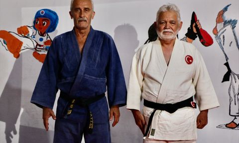 Veteran Judocuların Heyecanı: Ak Saçlı Kadın ve Erkeklerin Mücadelesi