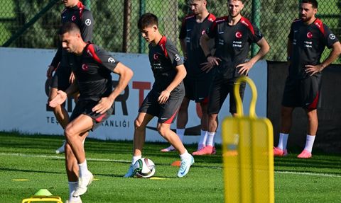 A Milli Futbol Takımı Galler Maçının Hazırlıklarını Devam Ettiriyor