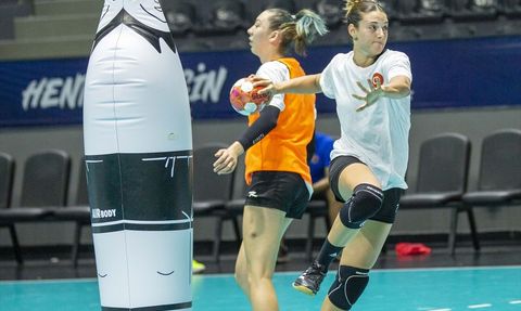 A Milli Kadın Hentbol Takımı 2024 Avrupa Şampiyonası İçin Hazırlanıyor