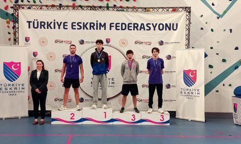 Ankara'da Gençler Flöre ve Büyükler Kılıç Turnuvası Tamamlandı