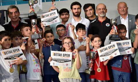 Bitlis'te Uluslararası Satranç Turnuvası Bitti