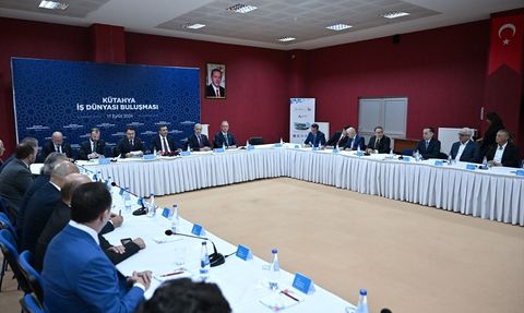 Cumhurbaşkanı Yardımcısı Yılmaz, Kütahya İş Dünyası Buluşması'nda Ekonomik Beklentileri Değerlendirdi