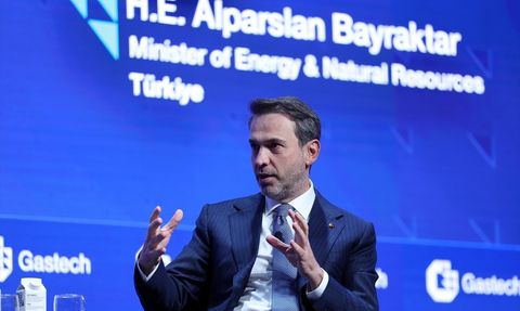 Türkiye'nin Enerji Dönüşüm Vizyonu: Bakan Bayraktar'ın Açıklamaları