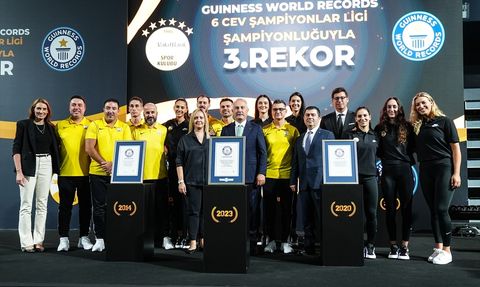 VakıfBank Voleybol Takımı Üçüncü Kez Dünya Rekoru Kırdı