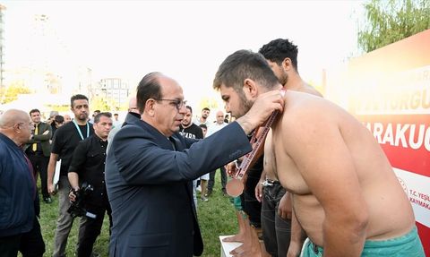 19. Uluslararası Turgut Özal Karakucak Güreşleri'nde Başpehlivan Samet Özaslan Oldu