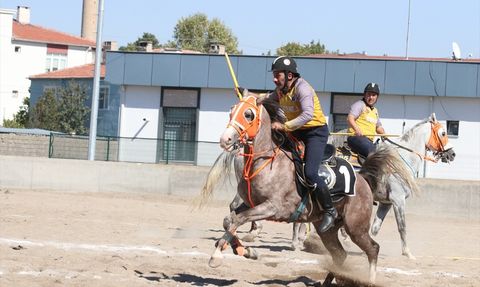 Atlı Cirit 2024 Sezonu Kırmızı Grup Müsabakaları Kayseri'de Gerçekleşti