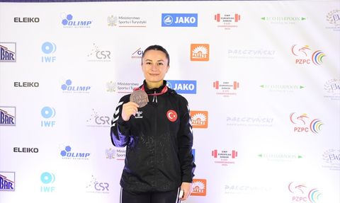 Aysel ve Cansel Özkan Kardeşler Avrupa Halter Şampiyonası'nda Bronze Madalya Kazandı