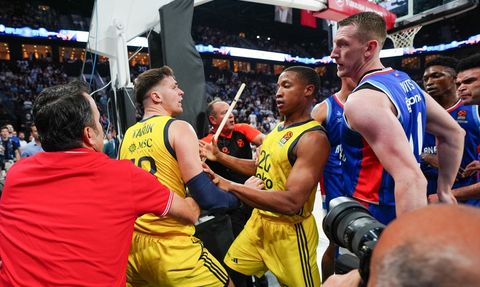 Fenerbahçe Beko, Anadolu Efes'i Deplasmanda Yendi