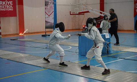 Gaziantep'te Genç Eskrim Şampiyonası Başladı