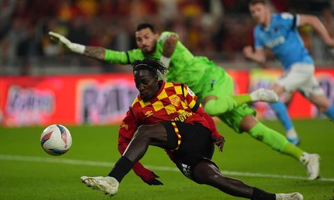 Göztepe Trabzonspor'u 10 Kişiyle Yendi