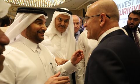 Hazine ve Maliye Bakanı Şimşek, Katar'da Yatırımcılarla Bir Araya Geldi