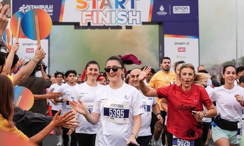İstanbul'u Koşuyorum Etkinliği Avrupa Etabı Renkli Anlara Sahne Oldu