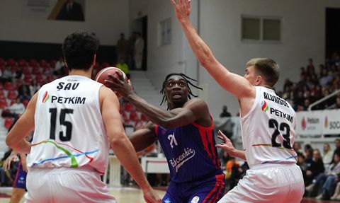 Bahçeşehir Koleji, Aliağa Petkimspor'u Mağlup Etti