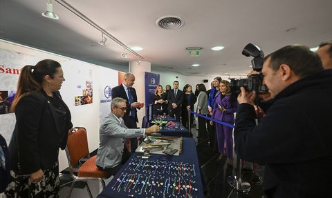 Cam Üfleme Sanatı Sergisi Ankara'da Açıldı