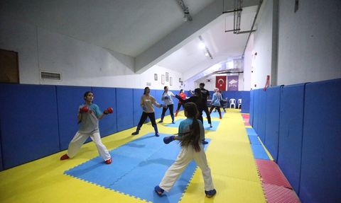 Depremzede Karateci Merve Fahlioğulları Balkan Şampiyonası'nda Madalya Peşinde