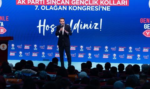 Enerji Bakanı Bayraktar Gençlerle Buluştu