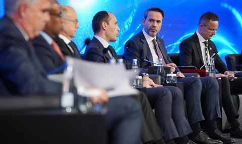 Enerji Bakanları İstanbul Enerji Forumu'nda Bölgesel İşbirliğine Dikkat Çekti