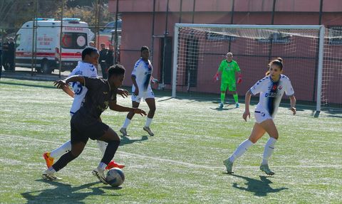 Hakkarigücü, Trabzonspor'u 3-0'la Geçti