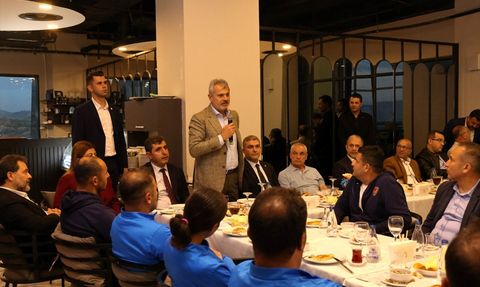 Hatay Büyükşehir Belediye Başkanı Öntürk, Hataysporlu Futbolcularla Moral Yemeğinde Buluştu