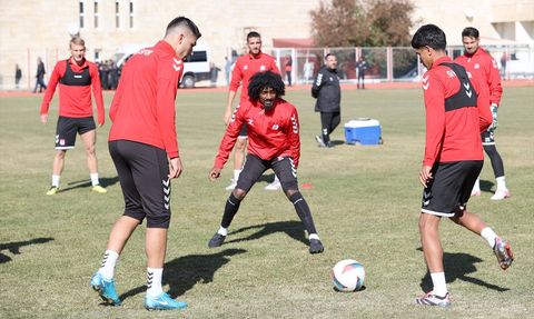 Sivasspor, Fenerbahçe Maçına Hazırlanıyor