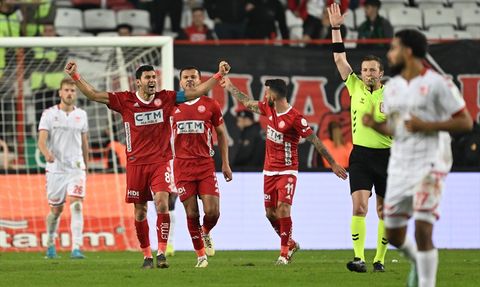 Trendyol Süper Lig'de Onvo Antalyaspor, Sivasspor'u Geçti!