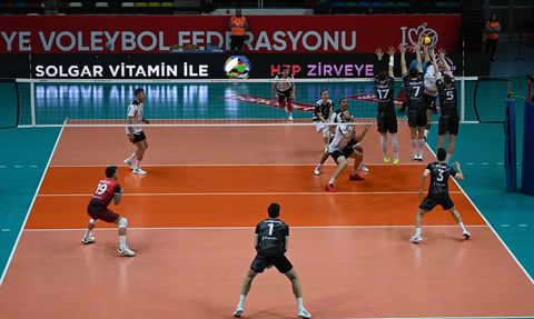 Ziraat Bankkart Erkek Voleybol Takımı, CEV Kupası'nda İleri Gidiyor