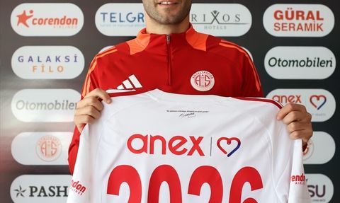 Antalyaspor'da Kaptanların Sözleşmeleri Yenilendi
