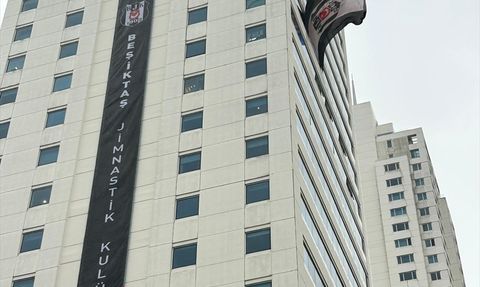 Beşiktaş'ta Fulya Krizi Son Buldu: Kulüp Arması Yerine Asıldı