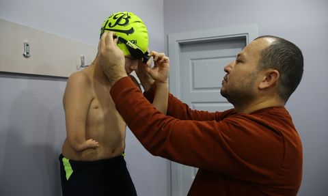 Engelli Sporcu Ahmet Eray Uzaktaş, Milli Mayo Hedefiyle Yüzme Antrenmanlarına Devam Ediyor