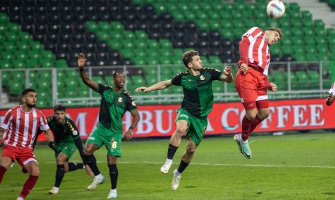 Sakaryaspor, Boluspor'u Devirerek Üst Sıralara Tırmandı