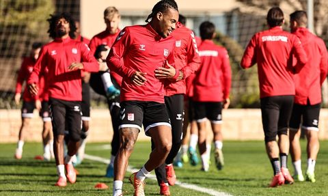 Sivasspor Antalya Kampında Ilerliyor