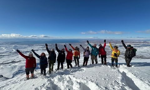 Van'ın Dağcılarından Zorlu Zirve Tırmanışı