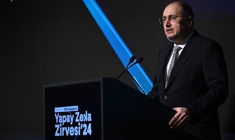 Yapay Zeka Zirvesi 2024'te Geleceğin Teknolojileri Tartışıldı