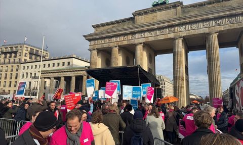 Almanya'da İş Dünyası Ekonomik Uyarı Günü Mitingleri Düzenledi