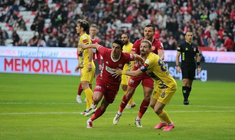 Eyüpspor, Antalyaspor'u Farklı Geçti