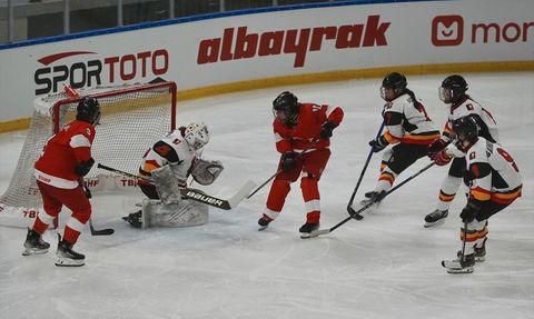 Kadınlar 18 Yaş Altı Buz Hokeyi Dünya Şampiyonası İstanbul'da Başladı