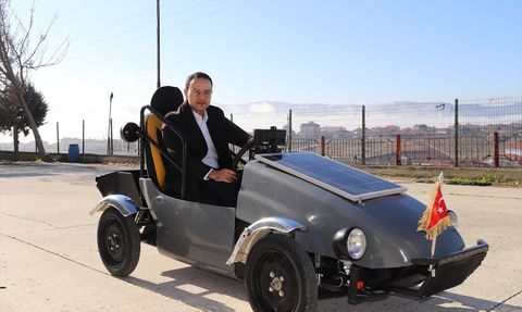 Manisa'da Öğrencilerin Güneş Enerjili Elektrikli Aracı