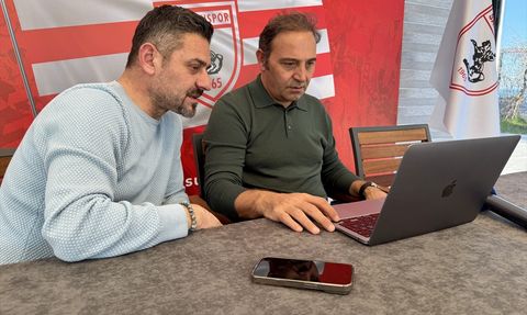 Samsunspor'un Futbol Direktörü Fuat Çapa, Yılın Kareleri Oylamasına Katıldı