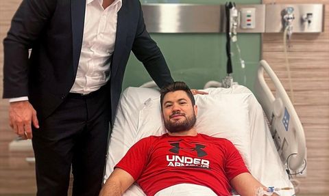 Türkiye Güreş Federasyonu Başkanı Taha Akgül, Ali Cengiz'i Hastanede Ziyaret Etti