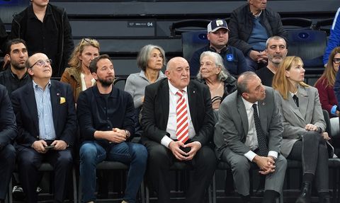 Anadolu Efes, Bursa'yı Mağlup Etti