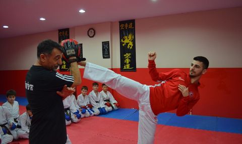 Eray Şamdan: Karate'de Zirveye Aday