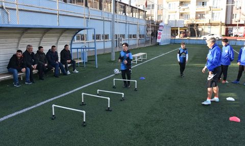 Futbol Aşkı Kadın Öğretmeni Antrenör Yaptı