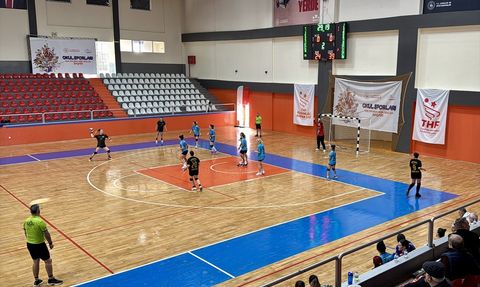 Kırşehir Belediyespor, Ortahisar Belediyespor'a Karşı Farklı Yenilgi Aldı