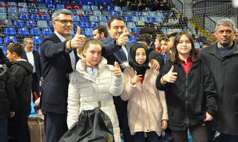 Kütahya'da Sporculara Malzeme Dağıtımı Gerçekleşti