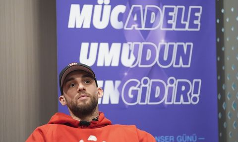 Mertens ve Berkan Kutlu'dan Dünya Kanser Günü'nde Anlamlı Katılım