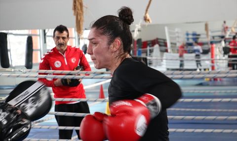 Milli Boksör Sema Çalışkan Dünya Şampiyonluğuna Hazırlanıyor