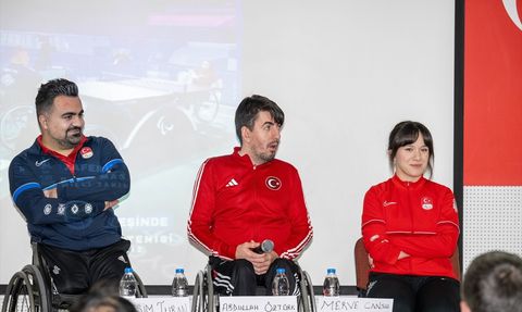 Milli Para Masa Tenisçileri Öğrencilerle Buluştu