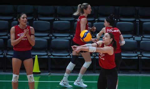 Papara Göztepe Kadın Voleybol Takımı Sultanlar Ligi Hedefinde